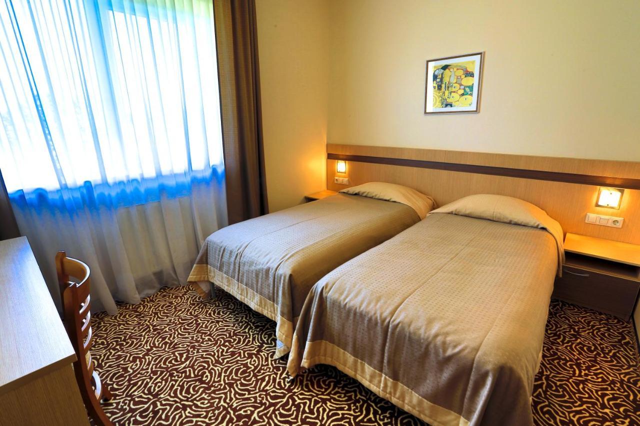 Siauliu Krasto Medziotoju Uzeiga Hotel Šiauliai Exterior foto